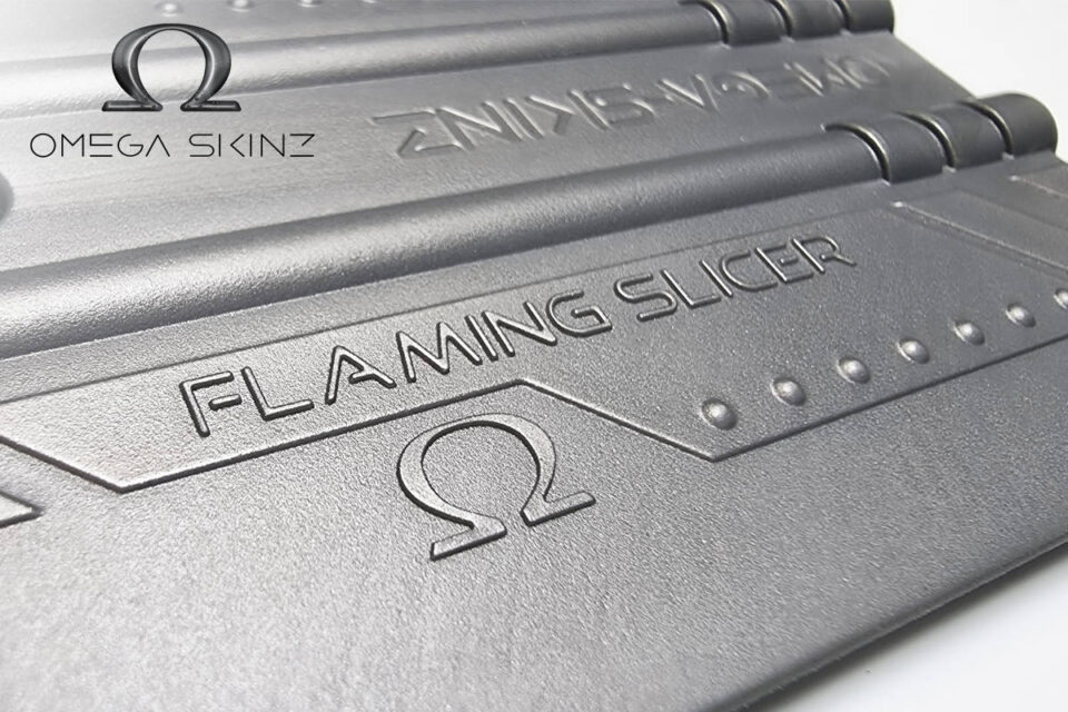 SOTT Omega-Skinz OS-T-i205 The Flaming Slicer The ultimate wrap squeegee -  Najlepsza ściągaczka do wrapping, z rożnymi kątami natarcia oraz z wbudowanym odłamywaczem na ostrza segmentowe - obrazek 7